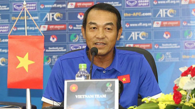 HLV Đinh Thế Nam của U23 Việt Nam