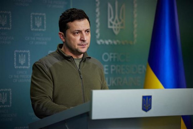 Tổng thống Ukraine Volodymyr Zelensky phát biểu tại thủ đô Kiev ngày 25/2/2022. (Ảnh: AFP/TTXVN)