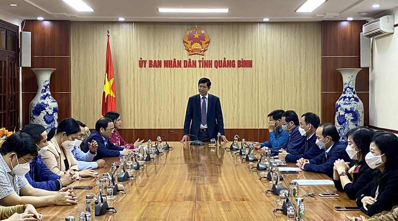 Đồng chí Phó Chủ tịch UBND tỉnh Hồ An Phong phát biểu bày tỏ mong muốn các đồng chí được điều động, bổ nhiệm sẽ hoàn thành tốt nhiệm vụ trên cương vị công tác mới.