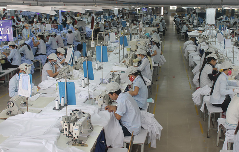Xí nghiệp may Hà Quảng ổn định và phát triển sản xuất sau đại dịch.