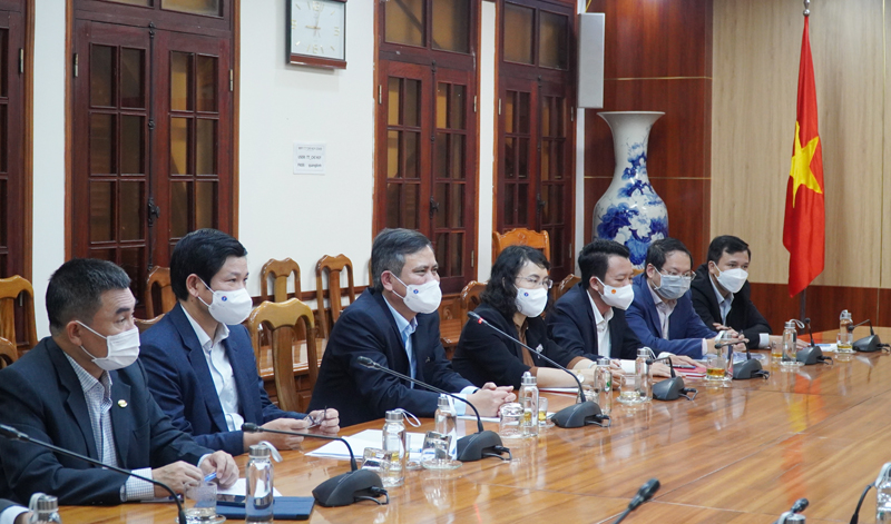 Đồng chí Chủ tịch UBND tỉnh Trần Thắng chủ trì buổi làm việc với Công ty Carlsberg Việt Nam.