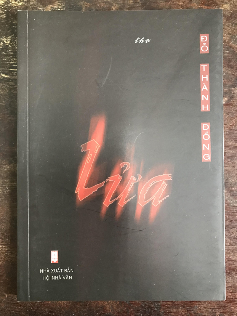 Bìa tập thơ Lửa của Đỗ Thành Đồng.