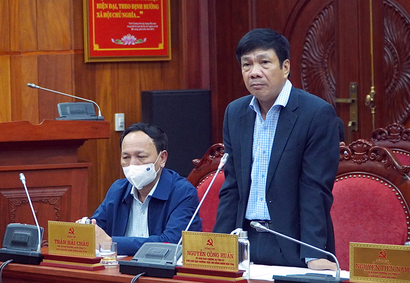 Đồng chí Nguyễn Công Huấn, Ủy viên Ban Thường vụ Tỉnh ủy, Phó Chủ tịch HĐND tỉnh tham gia thảo luận