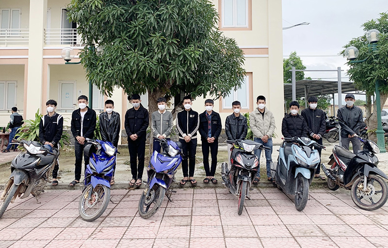 12 thành viên của nhóm côn đồ “nhí” xã Quảng Lưu liên quan vụ việc gây rối trật tự công cộng vào ngày 8/2/2022.