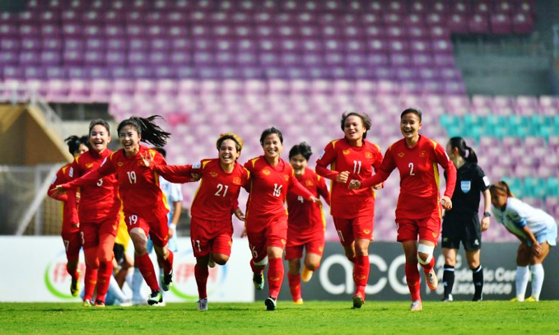 Tuyển nữ Việt Nam ăn mừng sau khi lập kỳ tích giành quyền vào thi đấu tại VCK FIFA World Cup nữ năm 2023. Ảnh: VFF