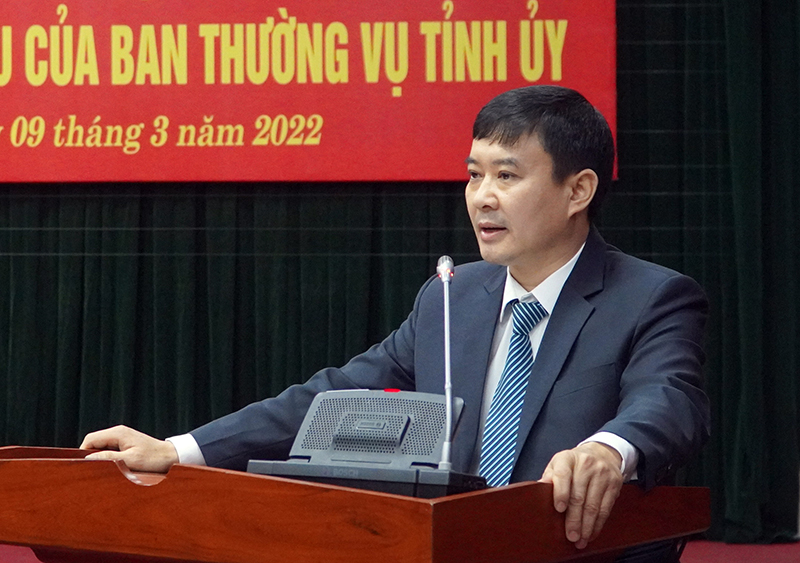 Đồng chí Hoàng Thanh Hiến, Phó Giám đốc Sở Thông tin - Truyền thông phát biểu tại lễ ký cam kết