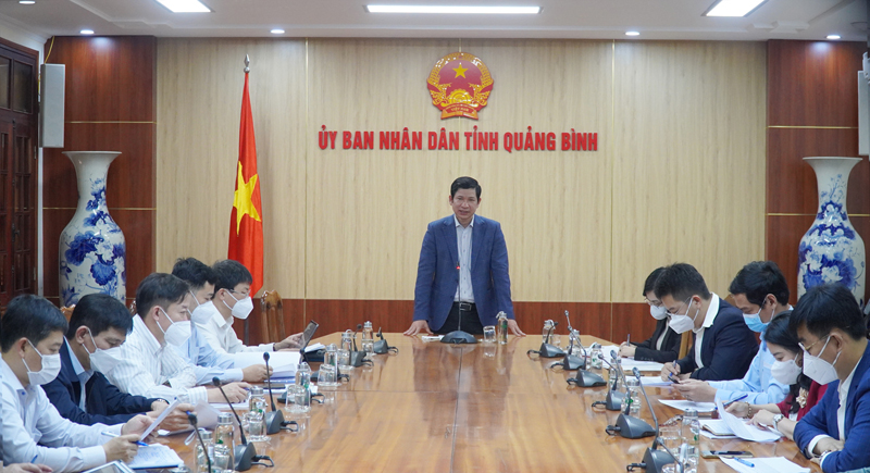 Đồng chí Phó Chủ tịch UBND tỉnh, Trưởng BCĐ triển khai Chiến dịch tiêm chủng vắc-xin phòng Covid-19 tỉnh Hồ An Phong chủ trì hội nghị.
