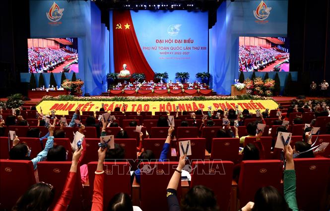 Đại hội biểu quyết bầu Ban Chấp hành TƯ Hội Liên hiệp Phụ nữ Việt Nam khoá XIII. Ảnh: Lâm Khánh/TTXVN