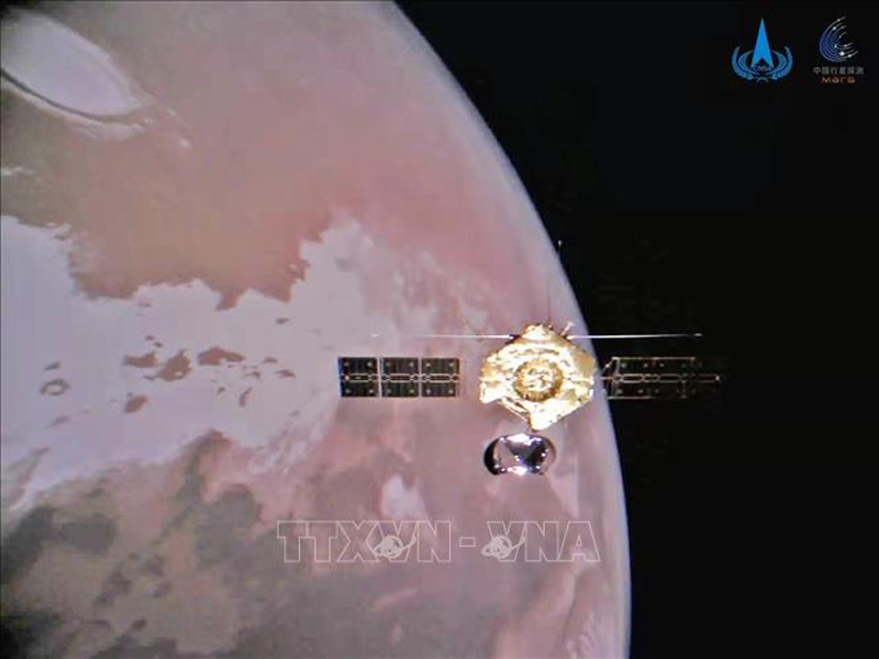 Cơ quan Không gian quốc gia Trung Quốc công bố hình ảnh tàu quỹ đạo và Sao Hỏa, do tàu vũ trụ Thiên Vấn-1 gửi về, ngày 1/1/2022. Ảnh: THX/TTXVN