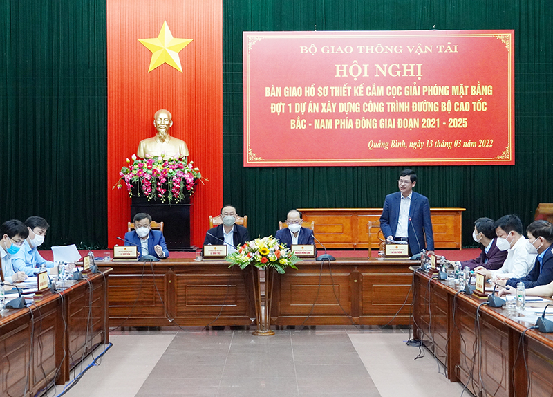  Đồng chí Phó Chu tịch UBND tỉnh Quảng Bình Hồ An Phong phát biểu tại hội nghị