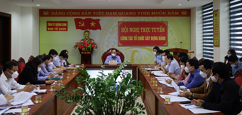 Đồng chí Phó Bí thư Thường trực Tỉnh ủy Trần Hải Châu và các đại biểu dự hội nghị tại điểm cầu Quảng Bình.