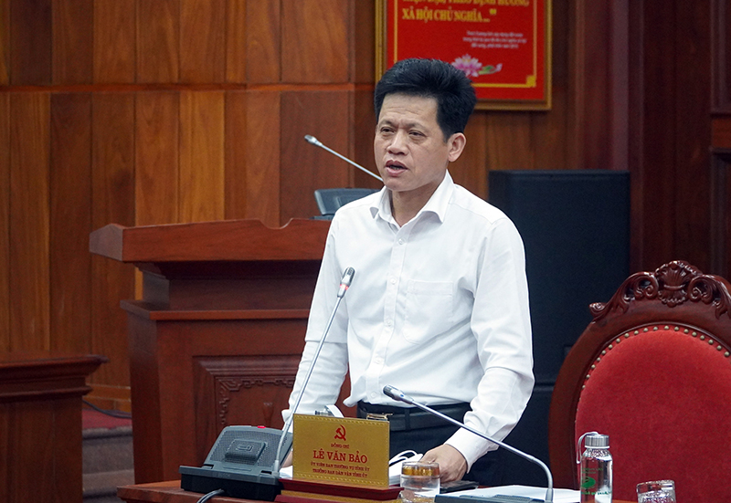 Đồng chí Trưởng ban Dân vận Tỉnh ủy Lê Văn Bảo phát biểu tại buổi làm việc