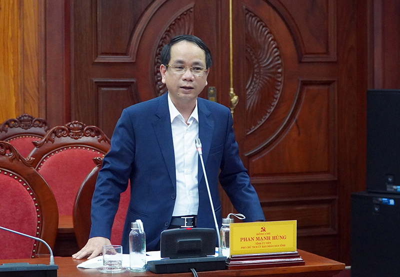 Đồng chí Phó Chủ tịch UBND tỉnh Phan Mạnh Hùng phát biểu tại buổi làm việc