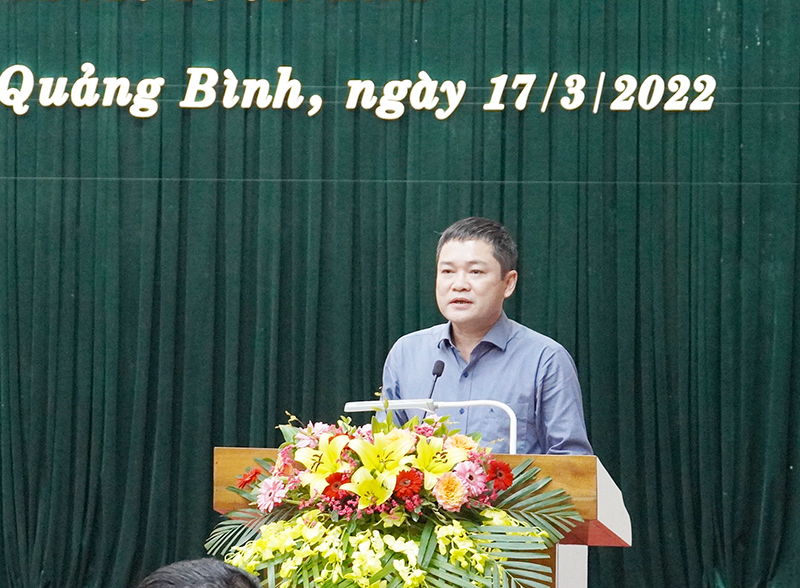 Giám đốc Sở Kế hoạch và Đầu tư Quảng Bình Phan Phong Phú thông tin cho các nhà báo về các nội dung của Hội nghị xúc tiến đầu tư tỉnh Quảng Bình năm 2022 tại TP. Hồ Chí Minh.