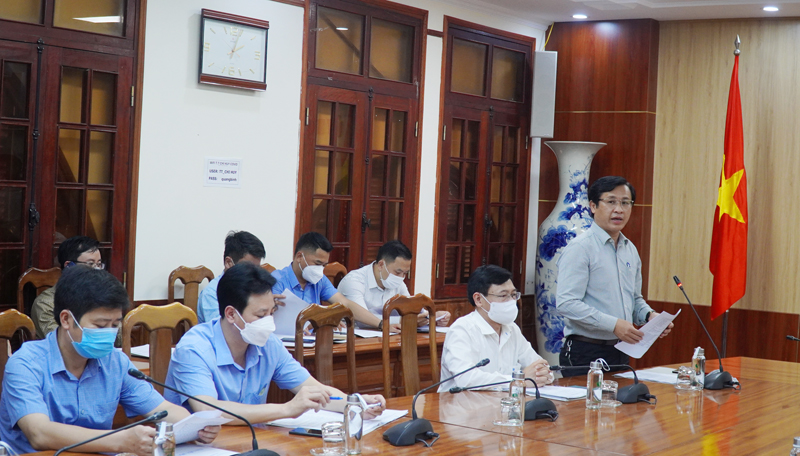 Giám đốc Sở Thông tin-Truyền thông (cơ quan Thường trực Ban Chỉ đạo) Hoàng Hữu Thái báo cáo đánh giá kết quả thực hiện năm 2021 và triển khai nhiệm vụ năm 2022.
