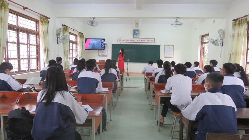 Trường THCS Hải Đình luôn kết hợp giữa dạy học trực tuyến và trực tiếp nhằm thích ứng với tình hình dịch bệnh.