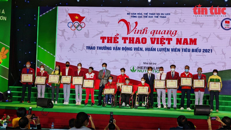 Các VĐV, HLV tiêu biểu được nhận Bằng khen của Bộ Văn hóa, Thể thao và Du lịch, Ủy ban Olympic Việt Nam, Kỷ niệm chương của Ban Tổ chức.