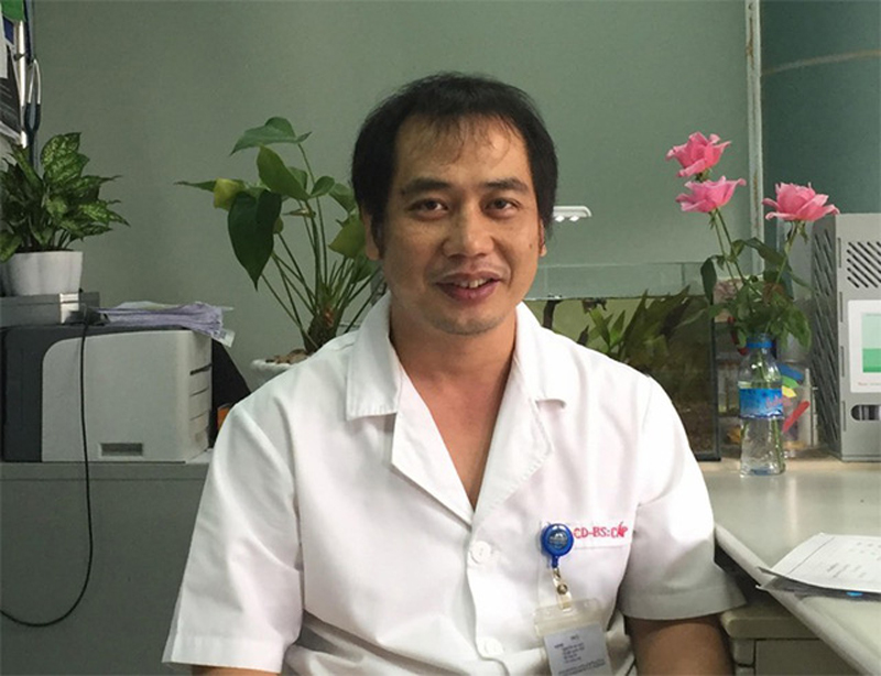 Bác sĩ Nguyễn Trung Cấp: Những trường hợp tái nhiễm COVID-19 sẽ có diễn biến lâm sàng thường nhẹ hơn so với người chưa được tiêm vaccine mà nhiễm bệnh lần đầu. Tuy nhiên vẫn có thể có một số bệnh nhân có diễn biến nặng.