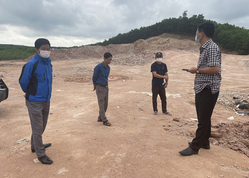 Kiểm tra việc sử dụng hiện trạng đất trên địa bàn huyện Lệ Thủy.