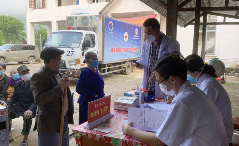 CDC khám phát hiện bệnh lao cho người dân xã Thanh Hóa (Tuyên Hóa).