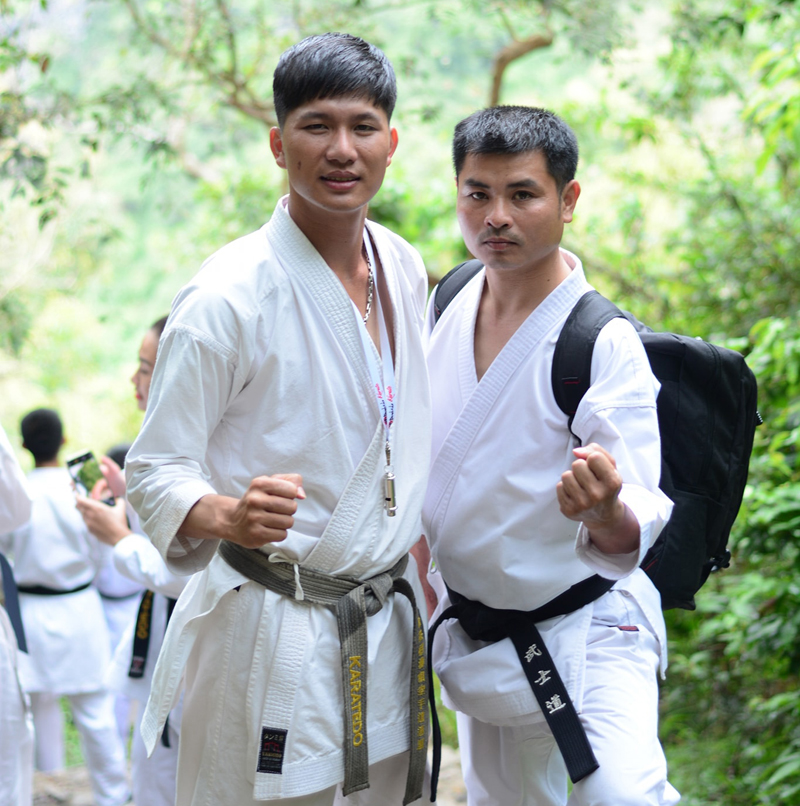 Niềm đam mê Karate mang lại cho mỗi người một sức mạnh, một động lực để vượt qua mọi khó khăn trong cuộc sống. Hãy cùng nhìn những hình ảnh về niềm đam mê Karate và được chiêm ngưỡng sự kiên trung, bền bỉ và nỗ lực của những người yêu thích môn võ này.