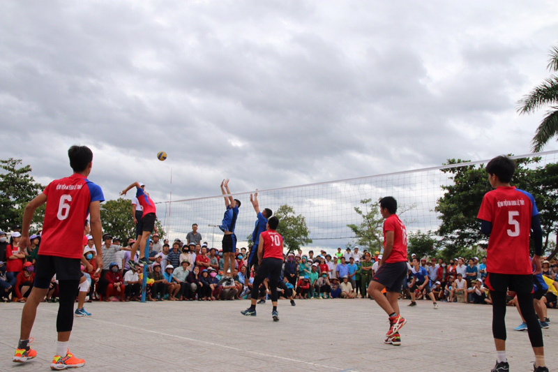 Các giải thi đấu thể thao luôn thu hút đông đảo VĐV và người yêu thể thao tham gia thi đấu, cổ vũ.