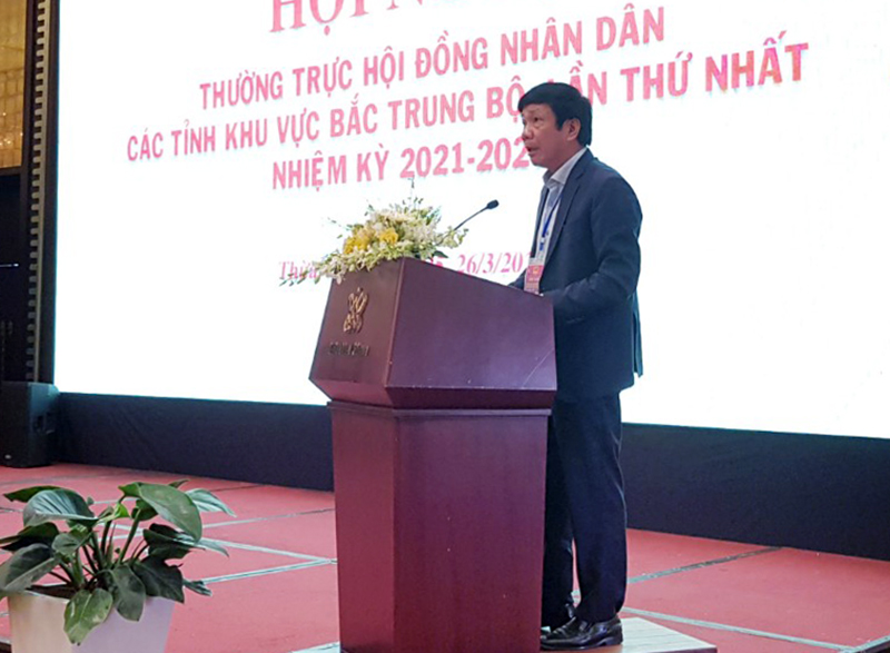 Đồng chí Phó Chủ tịch Thường trực Nguyễn Công Huấn tham luận tại hội nghị
