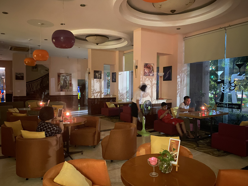Khách sạn Sài Gòn Quảng Bình hưởng ứng Chiến dịch Giờ Trái đất bằng việc tắt đèn và thắp nến