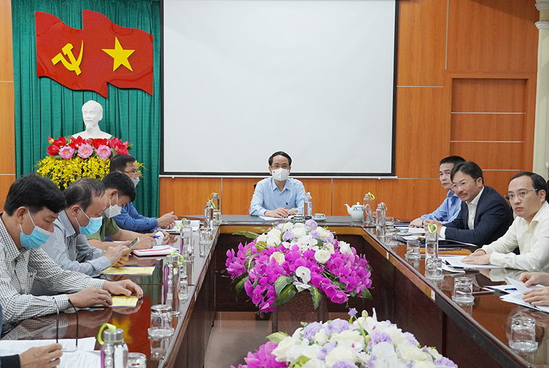 Đồng chí Phó Chủ tịch UBND tỉnh Phan Mạnh Hùng dự hội nghị tại điểm cầu tỉnh Quảng Bình