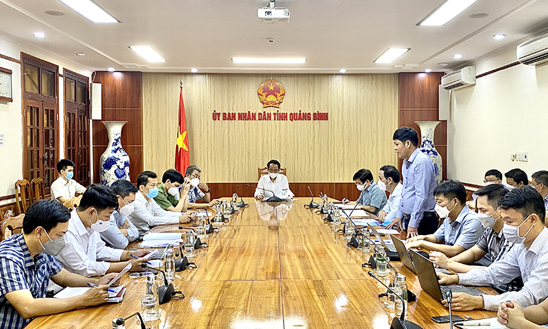 Đồng chí Phó Chủ tịch UBND tỉnh Phan Mạnh Hùng chủ trì buổi họp.