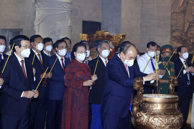 Chủ tịch nước Nguyễn Xuân Phúc dự Lễ khánh thành Đền thờ Vua Hùng tại thành phố Cần Thơ