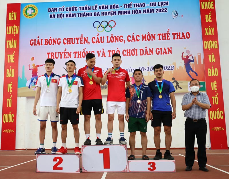 Bế mạc và trao thưởng cho các vận động viên thi đấu bộ môn cầu lông