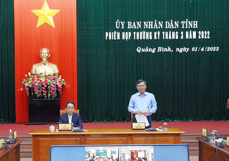 Đồng chí Chủ tịch UBND tỉnh Trần Thắng phát biểu kết luận tại phiên họp.