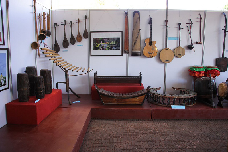  Một số nhạc cụ truyền thống của Việt Nam.
