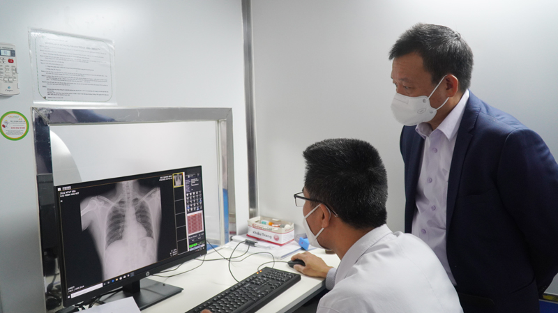 CDC tiến hành chụp X-Quang phổi bằng xe kỹ thuật số di động nhằm phát hiện sớm bệnh lao.