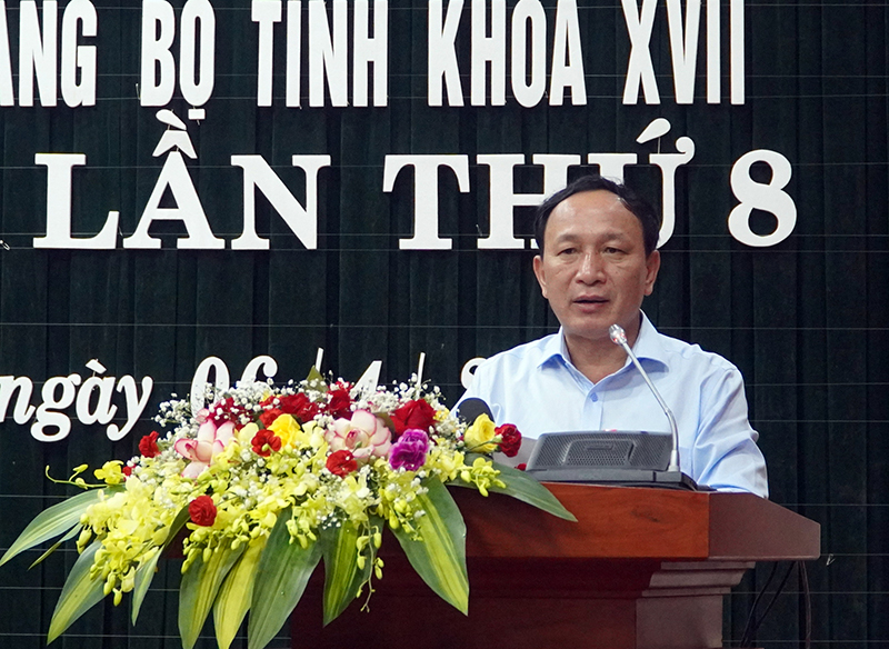 Đồng chí Phó Bí thư Tỉnh ủy Trần Hải Châu trình bày báo cáo KT-XH, công tác xây dựng Đảng quý I, nhiệm vụ trọng tâm quý II.