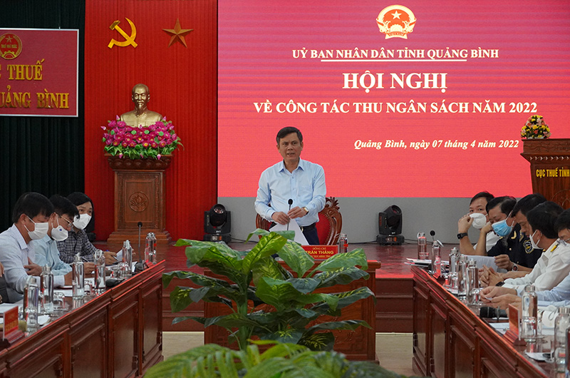 Đồng chí Chỉ tịch UBND tỉnh Trần Thắng phát biểu đặt vấn đề tại buổi làm việc.