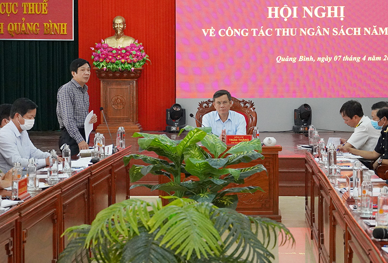 Đồng chí Phó Chủ tịch Thường trực HĐND tỉnh Nguyễn Công Huấn phát biểu tại buổi làm việc. 