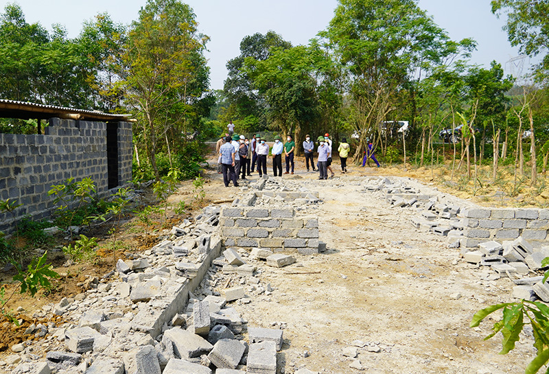 Một hộ dân trên địa bàn thôn Phú Hòa, xã Phú Thủy đã tự nguyện tháo dỡ công trình xây dựng mới trong phạm vi GPMB.