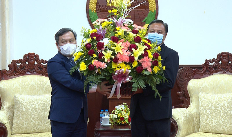 Đồng chí Bí thư Tỉnh ủy Vũ Đại Thắng chúc Tết Bunpimay tỉnh Savanakhet, CHDCND Lào