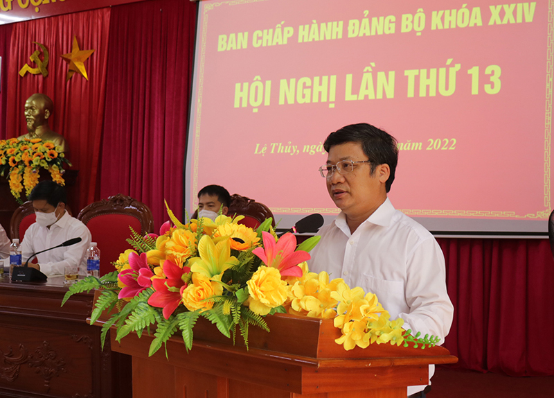 Trưởng Ban Tuyên giáo Tỉnh ủy Cao Văn Định phát biểu tại hội nghị.