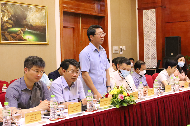 Đồng chí Trần Song Tùng, Ủy viên Ban Thường vụ Tỉnh ủy, Phó Chủ tịch UBND tỉnh Ninh Bình phát biểu tại buổi làm việc.