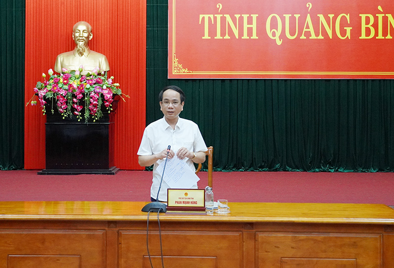 Đồng chí Phó Chủ tịch UBND tỉnh Phan Mạnh Hùng phát biểu kết luận tại cuộc họp.