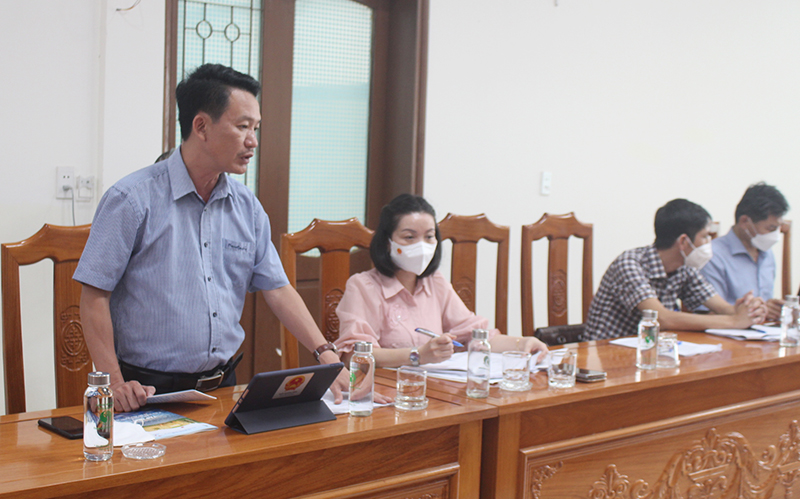 Đồng chí Trần Quang Minh tham gia ý kiến tại buổi giám sát.