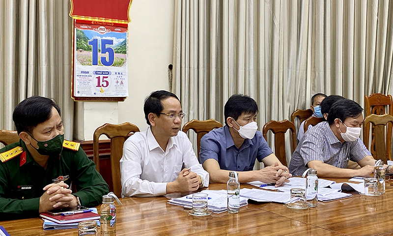 Đồng chí Phó Chủ tịch UBND tỉnh Phan Mạnh Hùng phát biểu tại buổi làm việc.