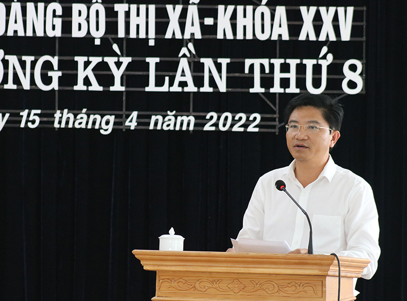 Bí thư Thị ủy Ba Đồn Trương An Ninh phát biểu tại hội nghị.