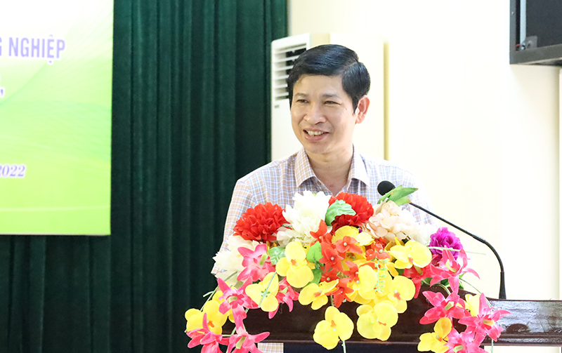 Đồng chí Phó Chủ tịch UBND tỉnh Hồ An Phong phát biểu động viên NLĐ trước khi xuất cảnh. 