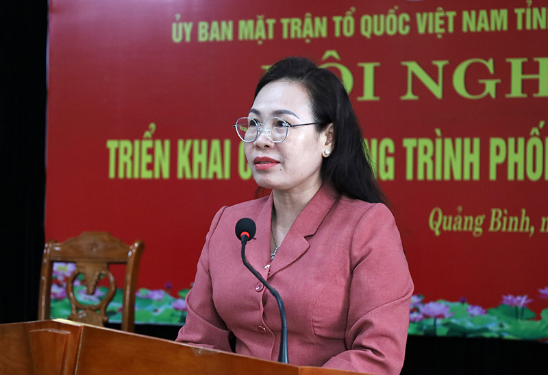 Đồng chí Chủ tịch Ủy ban MTTQVN tỉnh Phạm Thị Hân phát biểu chỉ đạo hội nghị.