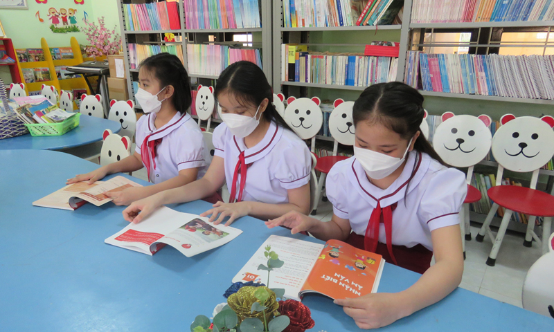 Học sinh thích thú trải nghiệm các hoạt động nhân Ngày Sách và Văn hóa đọc Việt Nam.