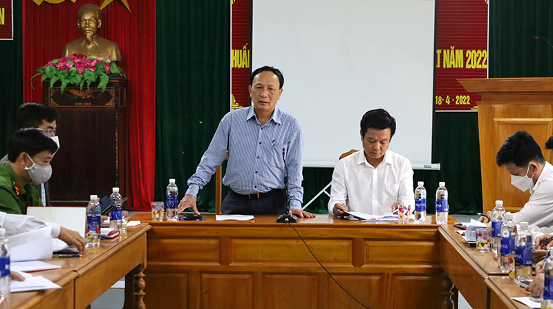  Đồng chí Phó Bí thư Thường trực Tỉnh ủy Trần Hải Châu phát biểu tại buổi làm việc với Ban Thường vụ Đảng ủy xã Trường Sơn.